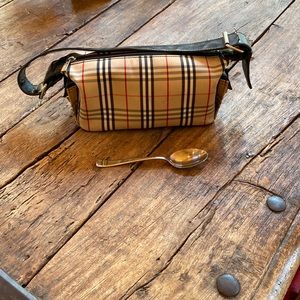 No stains. Small purse.